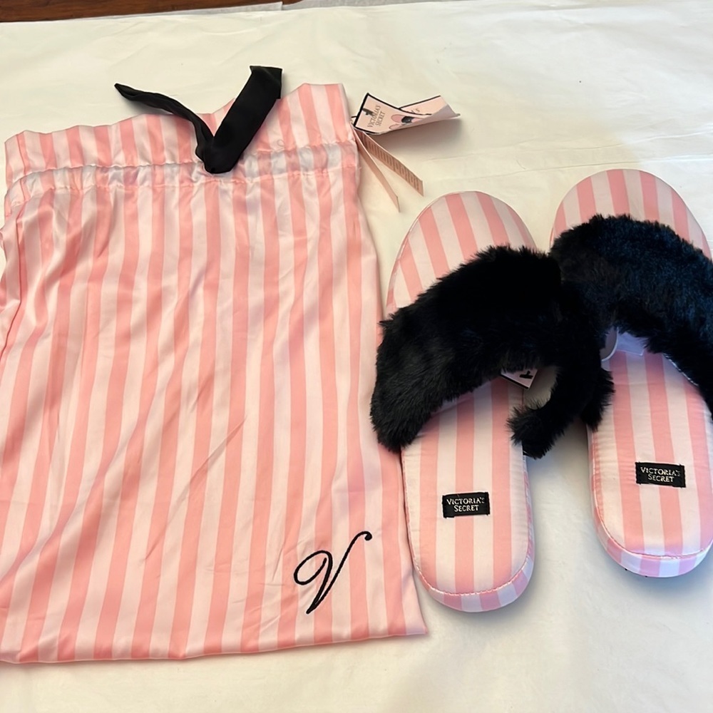 Victoria's Secret Slippers with Bag size S (5-6) NWT